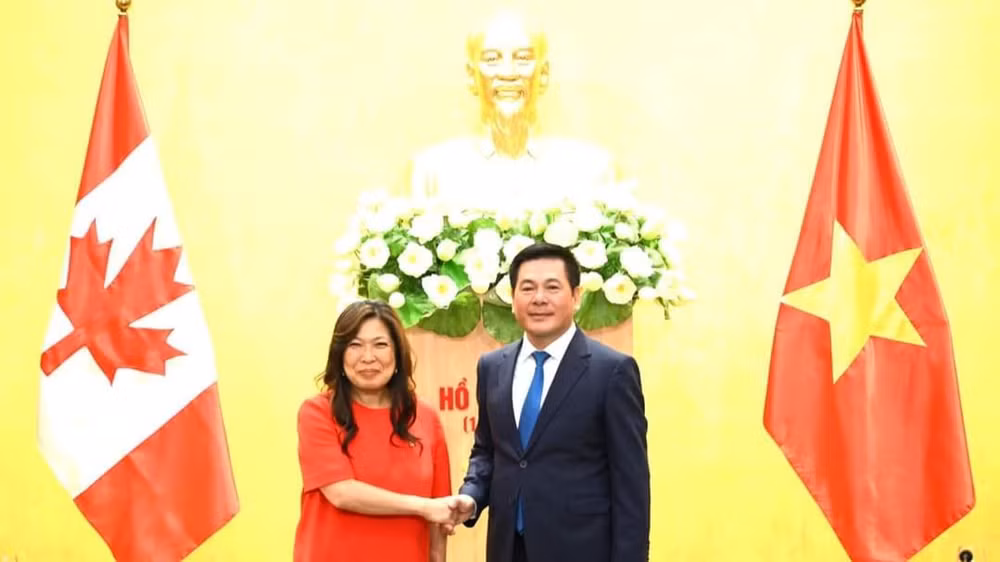 Bộ trưởng Công thương Nguyễn Hồng Diên và Bộ trưởng Phát triển kinh tế, Thương mại quốc tế và Xúc tiến xuất khẩu Canada Mary Ng.