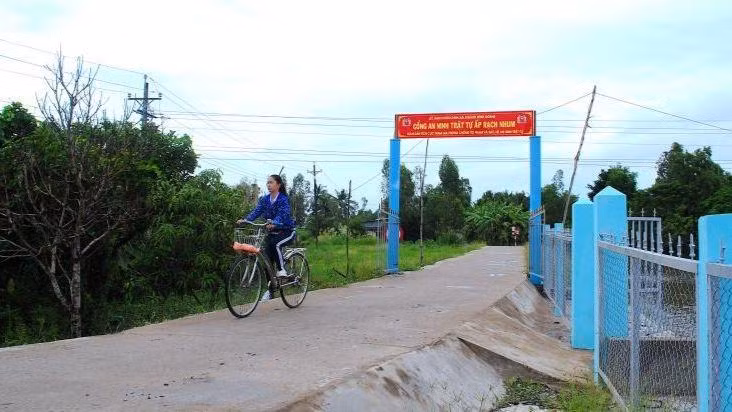 Vùng quê Khánh Bình Đông trở nên khang trang nhờ xây dựng nông thôn mới.