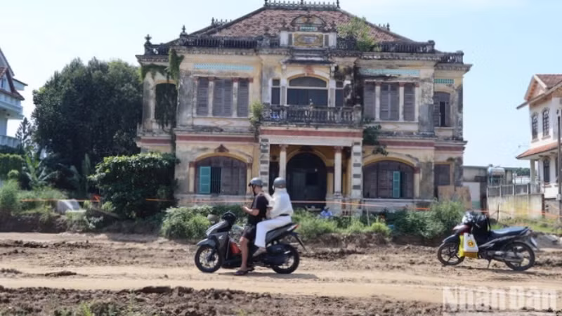 Sở Xây dựng Đồng Nai đề xuất 4 phương án bảo tồn ngôi biệt thự cổ ven sông Đồng Nai. 