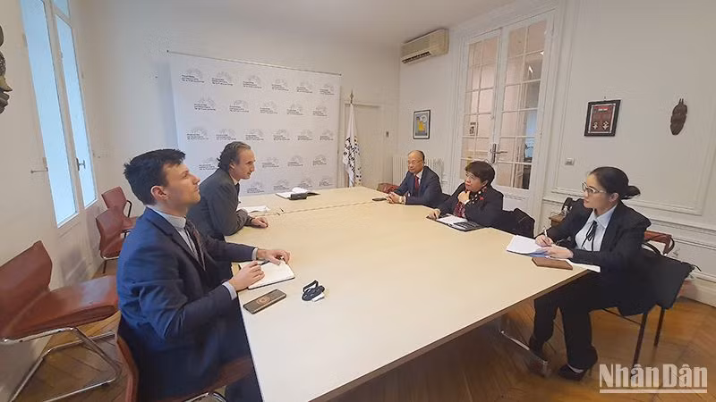 Chủ nhiệm Ủy ban Xã hội của Quốc hội Nguyễn Thúy Anh làm việc với Liên hội y tế Pháp-Việt Nam.