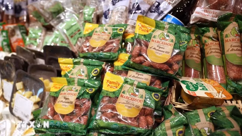 Thực phẩm được bày bán tại siêu thị ở Brussels, Bỉ. (Ảnh: THX/TTXVN)
