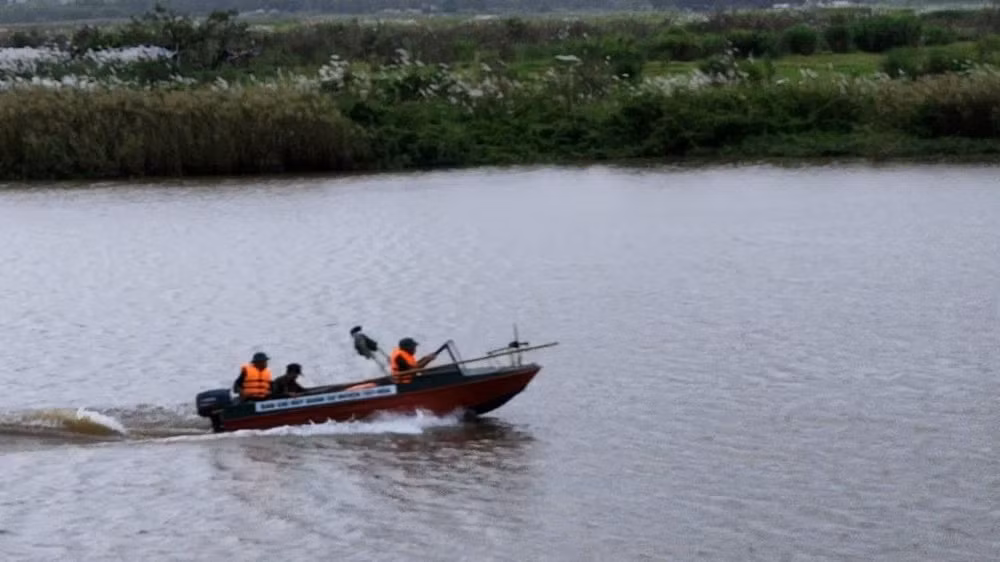 Lực lượng cứu hộ đang tìm kiếm nạn nhân.