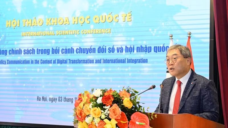 Giám đốc quốc gia KOICA Việt nam Cho Han-Deog phát biểu tại Hội thảo.