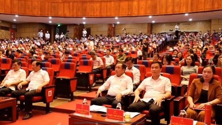 Cán bộ chủ chốt tỉnh Hải Dương dự Hội nghị trực tuyến.