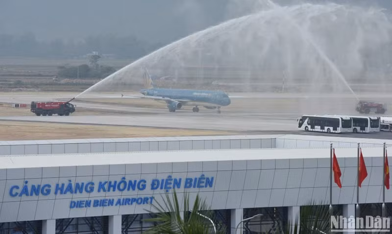 Hãng hàng không Vietnam Airlines sẽ tăng gấp hai lần tần suất các chuyến bay đến sân bay Điện Biên nhằm phục vụ Năm Du lịch quốc gia 2024, hướng đến kỷ niệm 70 năm chiến thắng Điện Biên Phủ.