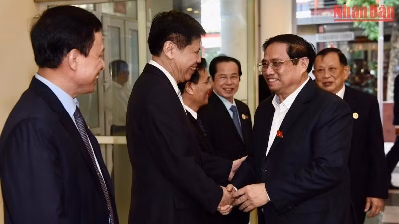 Thủ tướng Phạm Minh Chính và các đại biểu. (Ảnh: Trần Hải)