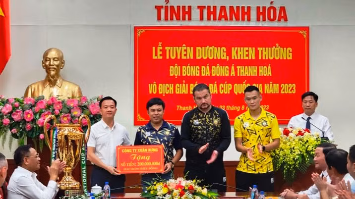 Doanh nghiệp đồng hành cùng các đội bóng đá Thanh Hóa.