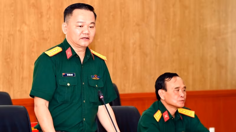 Đại tá Bùi Đăng Ninh phát biểu tại hội nghị bàn giao chức vụ Chính ủy Bộ Chỉ huy Quân sự tỉnh Đồng Nai.