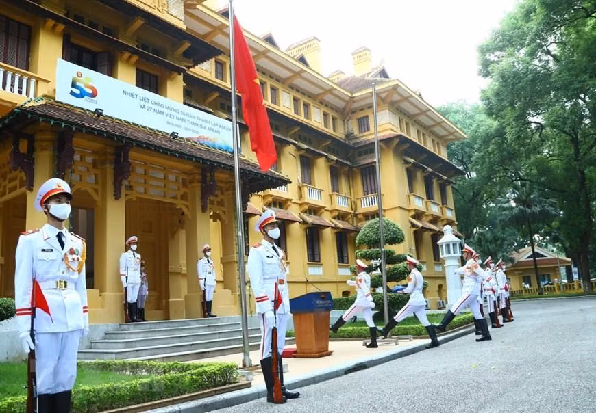 Quang cảnh Lễ Thượng cờ. (Ảnh: Văn Điệp/TTXVN)