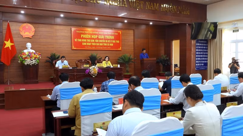 Quang cảnh phiên họp giải trình của Hội đồng nhân dân tỉnh Cà Mau.