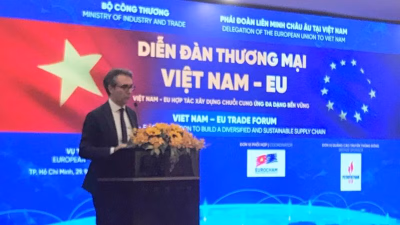 Ông Giorgio Aliberti, Đại sứ, Trưởng Phái đoàn Liên minh châu Âu tại Việt Nam, phát biểu tại Diễn đàn.