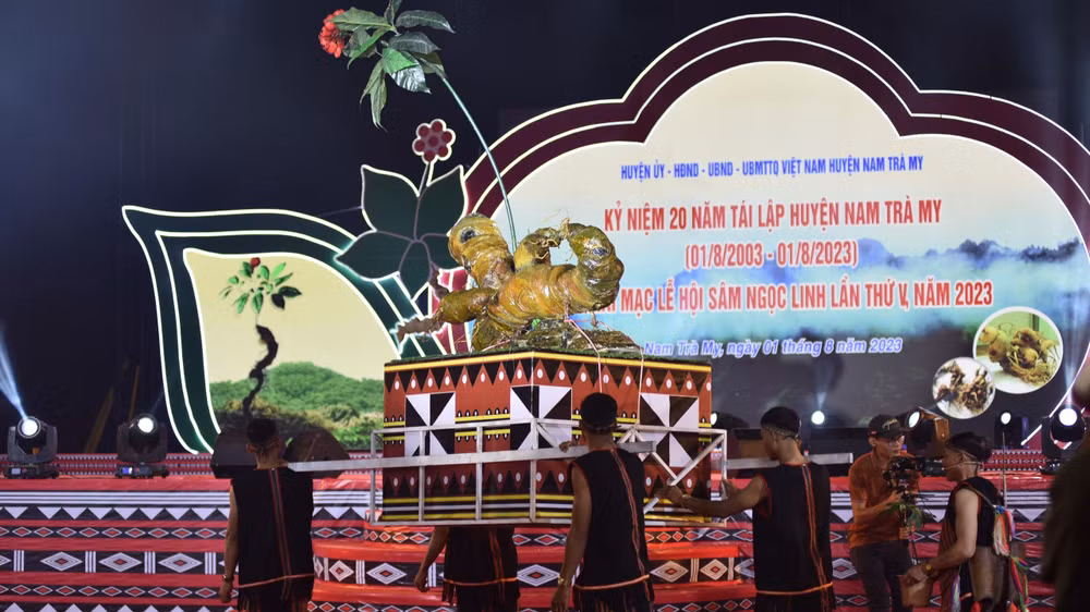Lễ rước thần sâm Ngọc Linh.