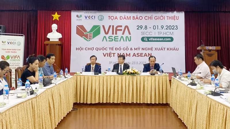 Quang cảnh buổi giới thiệu về Hội chợ.