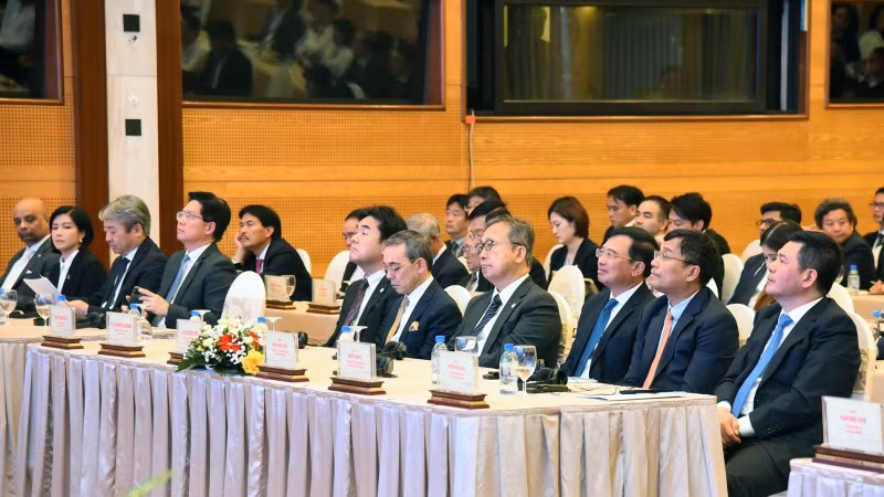 Đại diện lãnh đạo các bộ, ban, ngành tham dự buổi lễ.