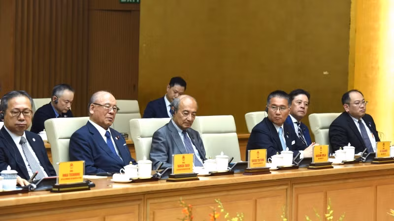 Các thành viên trong đoàn tham dự buổi tiếp.