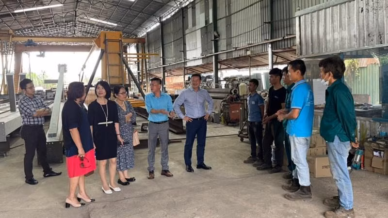 Đoàn làm việc với Hội người Chăm gốc Việt tại Malaysia. (Ảnh: Ủy ban Nhà nước về người Việt Nam ở nước ngoài)