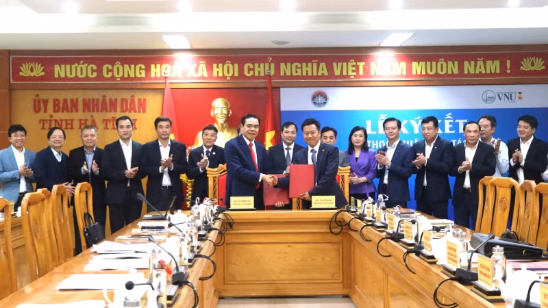 Toàn cảnh lễ ký hợp tác.