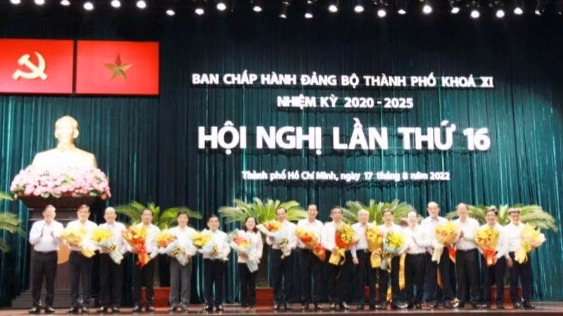 Ban Chỉ đạo phòng, chống tham nhũng, tiêu cực Thành phố Hồ Chí Minh gồm 15 đồng chí.