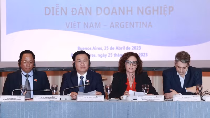 Chủ tịch Quốc hội Vương Đình Huệ dự Diễn đàn doanh nghiệp Việt Nam-Argentina. (Ảnh: DOÃN TẤN/TTXVN)