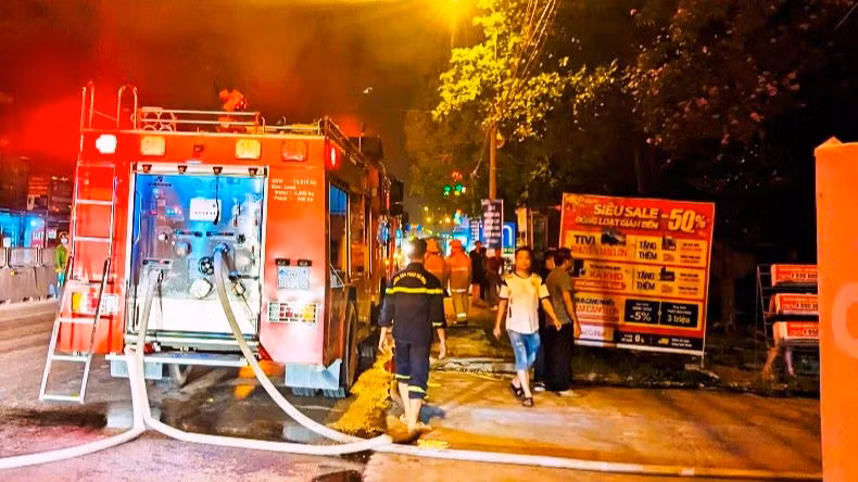 Phương tiện chuyên dụng hỗ trợ hoạt động chữa cháy.