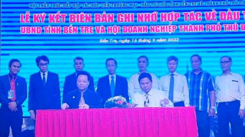 Lãnh đạo 2 địa phương ký bản ghi nhớ hợp tác đầu tư.