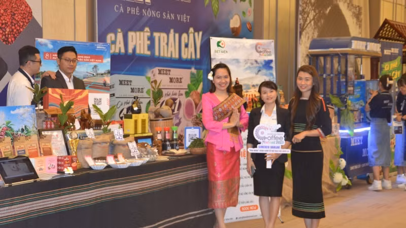 Nhiều sản phẩm cà-phê được giới thiệu tại buổi họp báo.