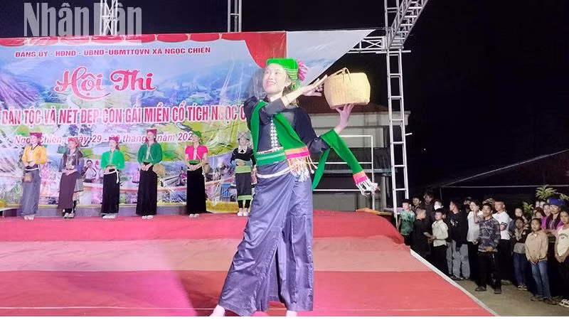 Sơn La: Hàng nghìn người tham gia Lễ hội mừng cơm mới xã Ngọc Chiến ảnh 5