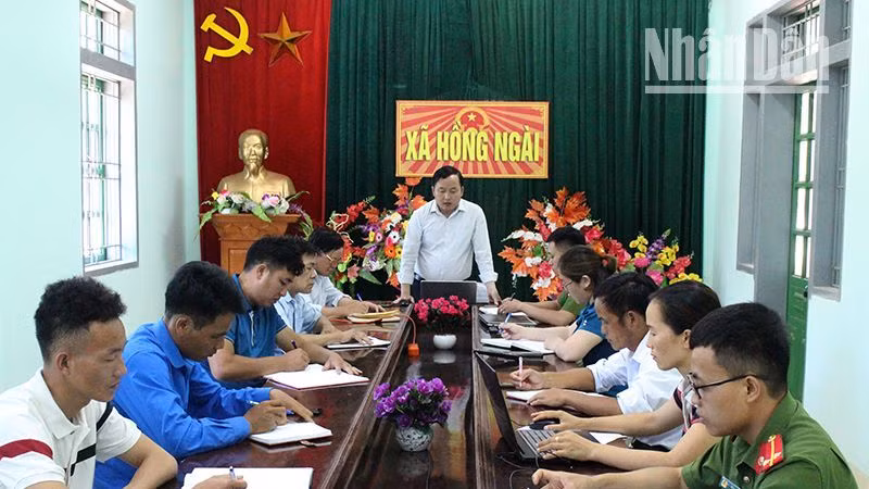 Đảng ủy xã Hồng Ngài, huyện Bắc Yên tổ chức họp cùng lực lượng công an xã trong thực hiện Đề án 06.