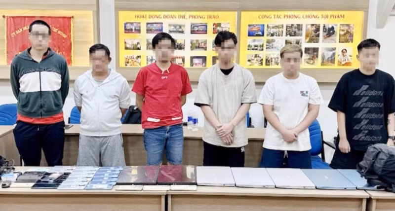 Nhóm người nghi can quốc tịch Maylaysia tạm giữ người trái phép tại Thành phố Hồ Chí Minh. (Ảnh: Công an cung cấp)