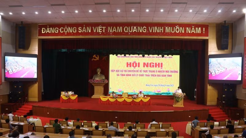 Hội nghị tiếp xúc cử tri chuyên đề về thực trạng ô nhiễm môi trường và tình hình xử lý chất thải trên địa bàn tỉnh Hưng Yên.