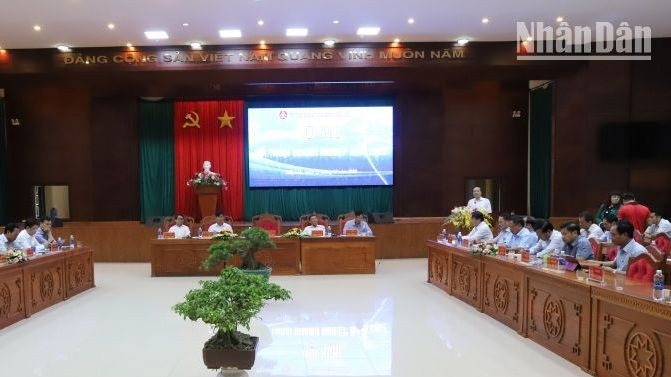 Chủ tịch Ủy ban Nhân dân tỉnh Đắk Lắk Phạm Ngọc Nghị phát biểu tại hội nghị đối thoại.