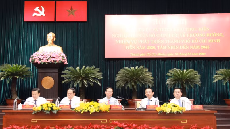 Các đại biểu chủ trì Hội nghị.