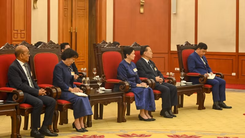 Các đại biểu Quốc hội Campuchia dự buổi tiếp. Các đại biểu Quốc hội Campuchia dự buổi tiếp.