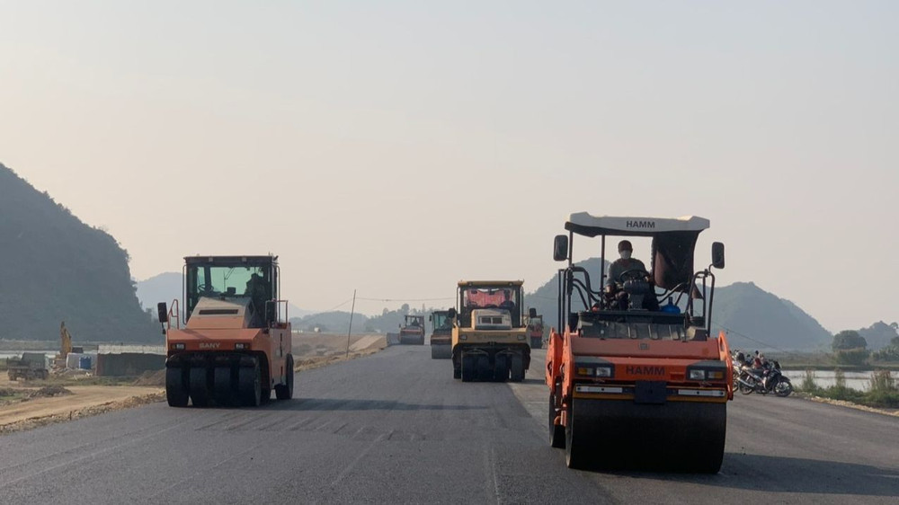 Năm 2023, đưa vào khai thác hơn 410km đường bộ cao tốc bắc-nam.