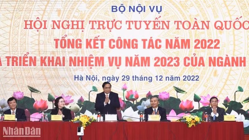 Thủ tướng Phạm Minh Chính dự Hội nghị trực truyến toàn quốc tổng kết công tác năm 2022 và triển khai nhiệm vụ năm 2023 của ngành nội vụ. (Ảnh: TRẦN HẢI)