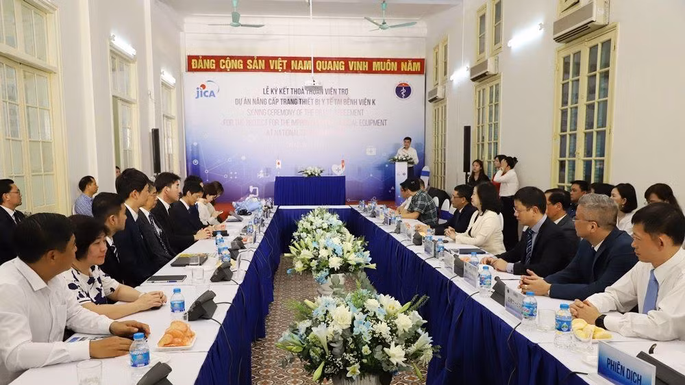 Quang cảnh buổi lễ ký kết thỏa thuận. Quang cảnh buổi lễ ký kết thỏa thuận.