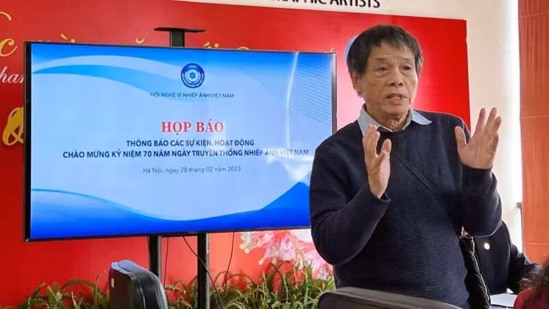 Nghệ sĩ nhiếp ảnh Vũ Huyến phát biểu về truyền thống của Nhiếp ảnh cách mạng Việt Nam.