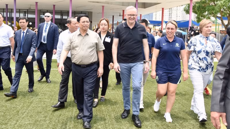 Thủ tướng Phạm Minh Chính và Thủ tướng Australia Anthony Albanese đến thăm, giao lưu với ban huấn luyện và các cầu thủ đội bóng đá nữ hai nước Việt Nam và Australia.