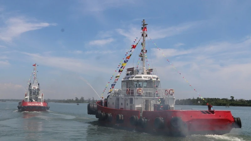 Việc giao lưu, xuất khẩu hàng hóa thuận lợi hơn sau khi cảng quốc tế Chu Lai được đầu tư nâng cấp. (Ảnh: TẤN NGUYÊN)