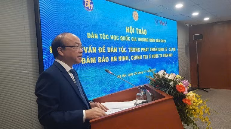 Tiến sĩ Phan Chí Hiếu, Chủ tịch Viện Hàn lâm Khoa học xã hội Việt Nam phát biểu khai mạc Hội thảo.
