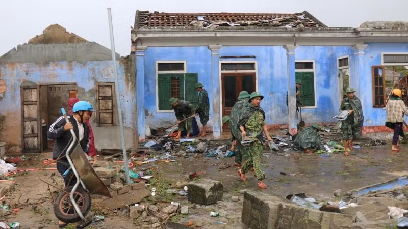 Gần 70 ngôi nhà ở Khánh Mỹ bị sập, hư hỏng.