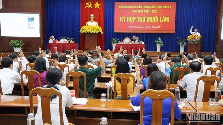 Các đại biểu thống nhất thông qua 22 nghị quyết.