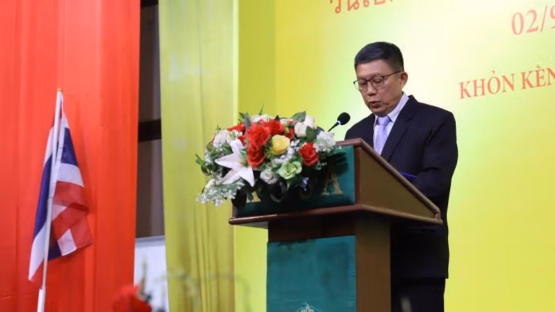 Tỉnh trưởng Khon Kaen Somsak Changtragul phát biểu.