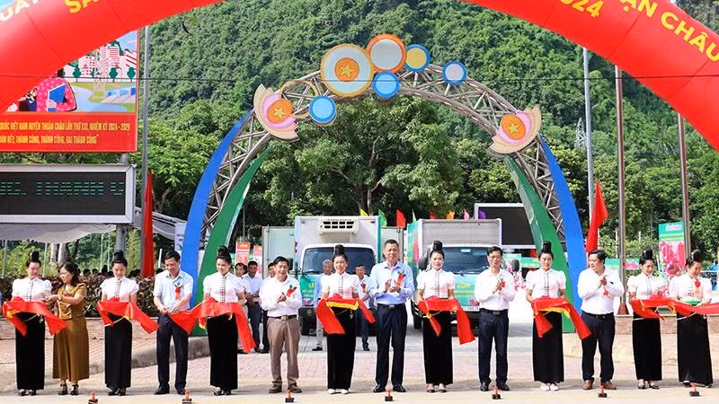 Lễ xuất hành xuất khẩu sản phẩm thanh long ruột đỏ sang thị trường Italia.