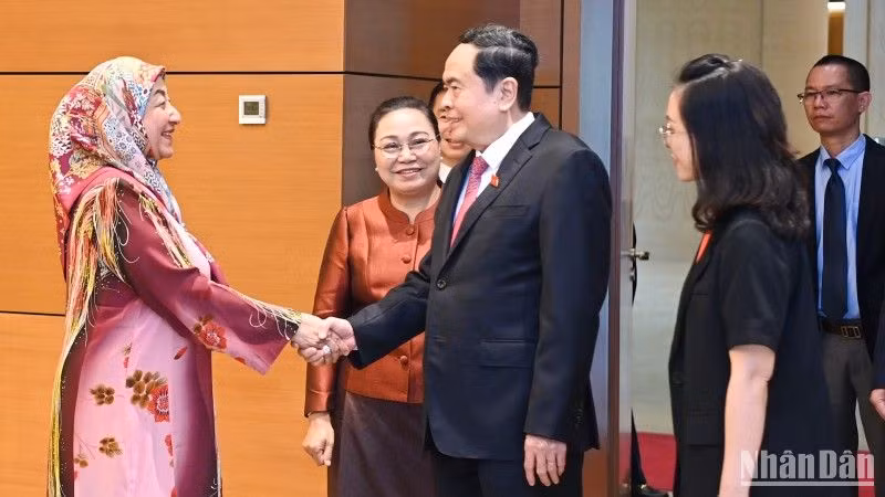 Chủ tịch Quốc hội Trần Thanh Mẫn với Đại sứ, Đại biện các nước ASEAN và Timor-Leste tại cuộc tiếp. (Ảnh: Duy Linh)