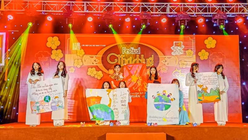 Cuộc thi thơ Huế cũng là hoạt động hưởng ứng Festival Huế bốn mùa năm 2023.