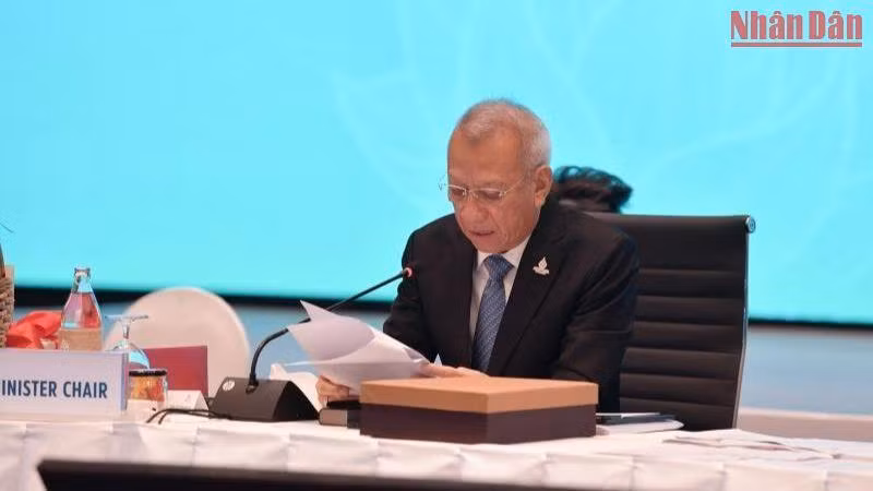 Bộ trưởng Du lịch và Thể thao Thái Lan Phiphat Ratchakitprakarn phát biểu khai mạc Hội nghị. (Ảnh: Nam Đông)