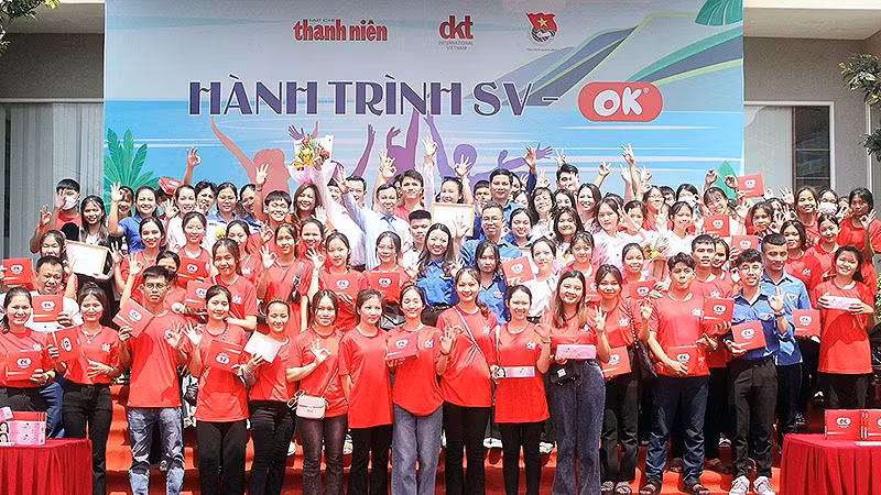 Sinh viên Quảng Bình hào hứng tham gia chương trình.