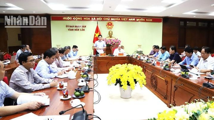 Quang cảnh buổi làm việc.
