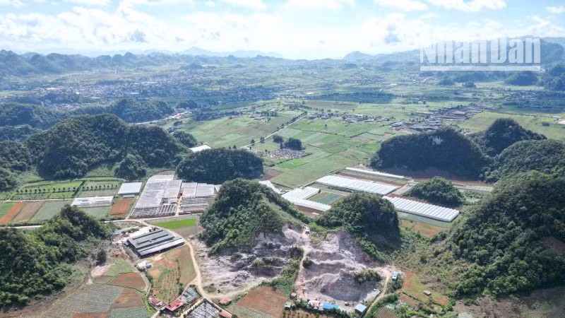 Khu vực khai thác cát sạn trái phép tại xóm Bó Cang, tiểu khu Bó Bun, thị trấn Nông trường Mộc Châu.